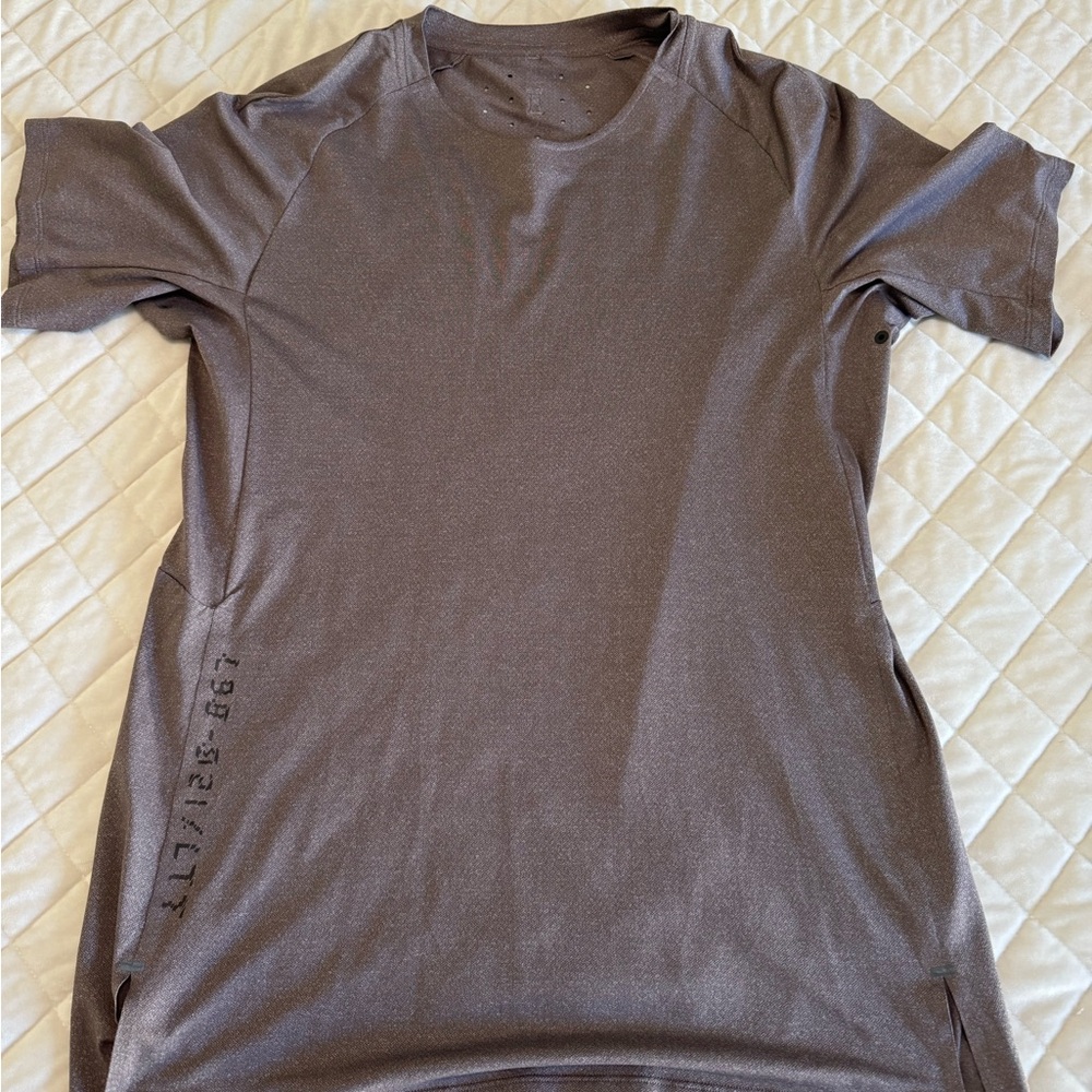 Men’s Lululemon top